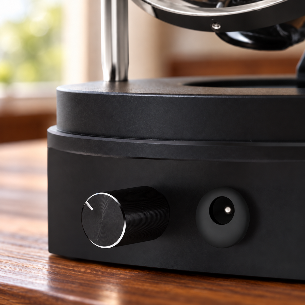 Axis silver gyroscopic single watch winder — commandes, lifestyle product view.